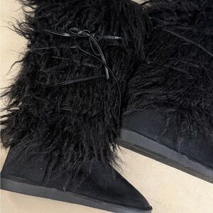 Black Furry Women's Boots